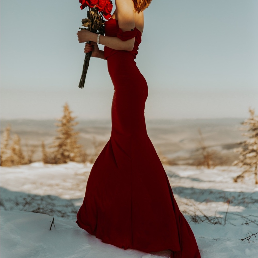 Red long dress ๐น - Picture 7 of 7